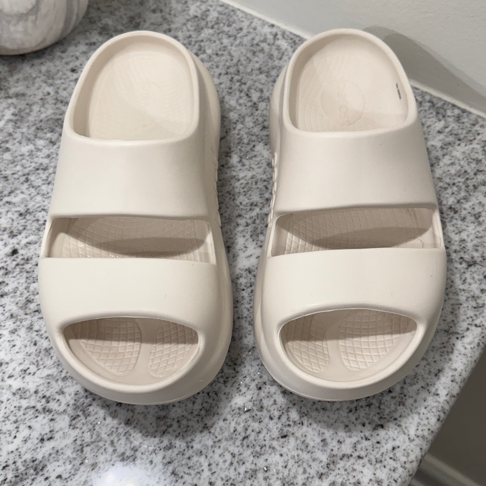 OOFOS OOYEAH Slide Sandal, Chalk